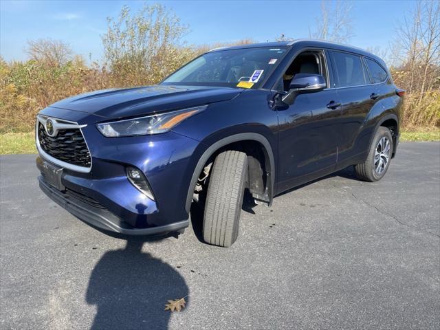 used 2022 Toyota Highlander car, priced at $35,346