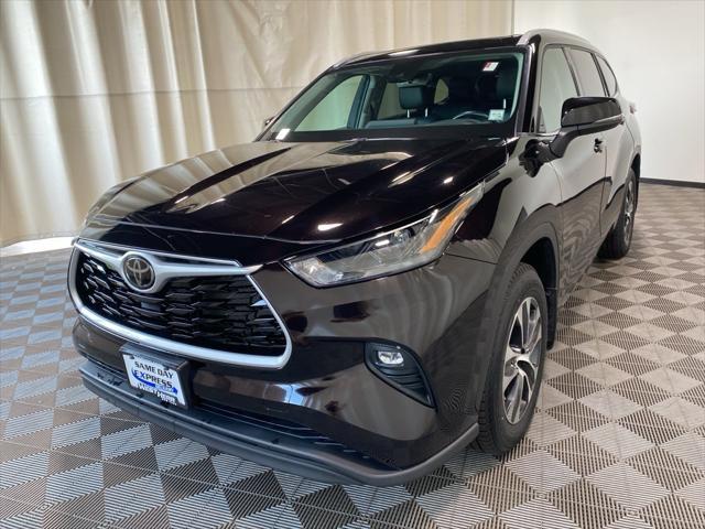 used 2022 Toyota Highlander car, priced at $39,721