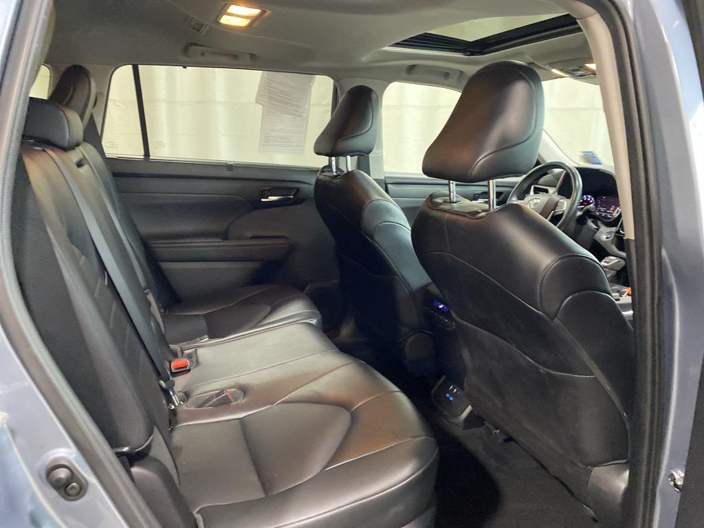used 2022 Toyota Highlander car, priced at $35,725