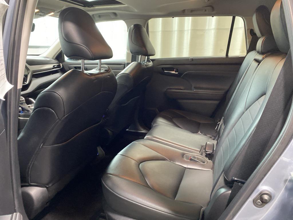 used 2022 Toyota Highlander car, priced at $35,725