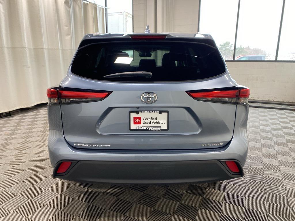 used 2022 Toyota Highlander car, priced at $35,725