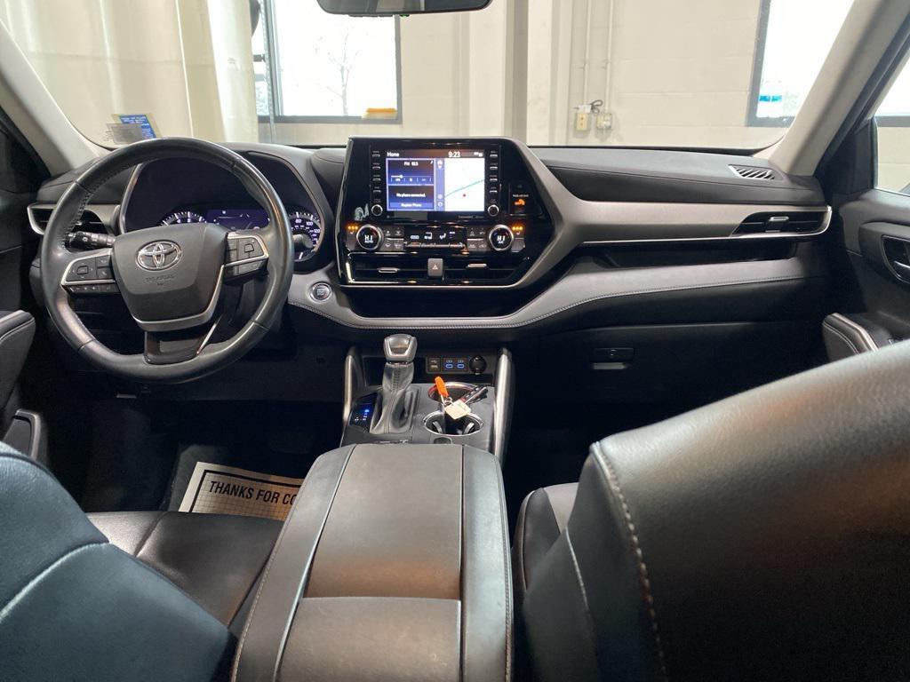 used 2022 Toyota Highlander car, priced at $35,725