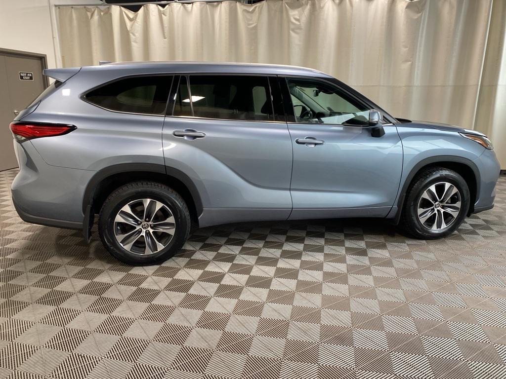 used 2022 Toyota Highlander car, priced at $35,725