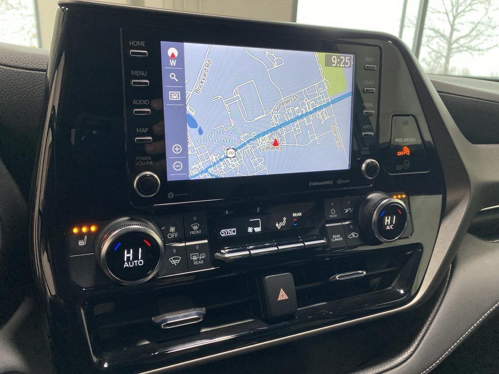 used 2022 Toyota Highlander car, priced at $35,725