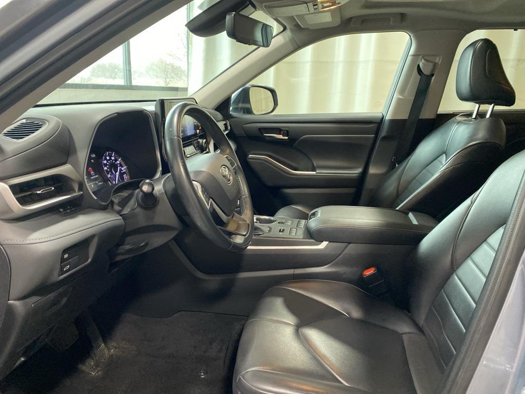 used 2022 Toyota Highlander car, priced at $35,725