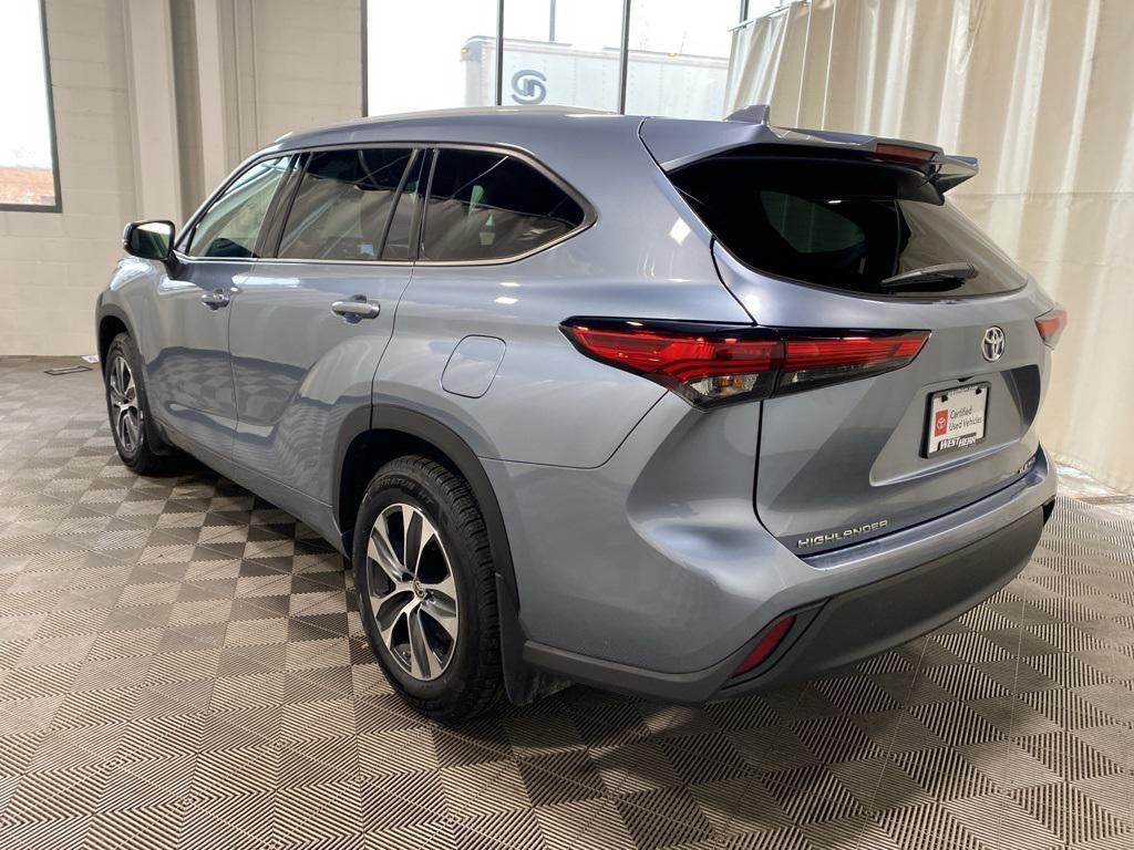 used 2022 Toyota Highlander car, priced at $35,725