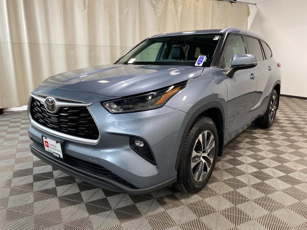 used 2022 Toyota Highlander car, priced at $35,725