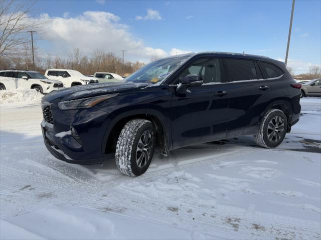 used 2022 Toyota Highlander car, priced at $40,011