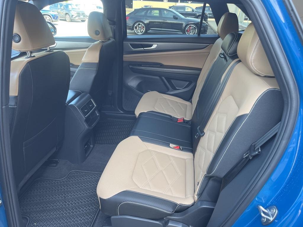 used 2025 Volkswagen Atlas Cross Sport car, priced at $34,999