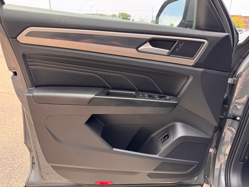 used 2020 Volkswagen Atlas Cross Sport car, priced at $20,995