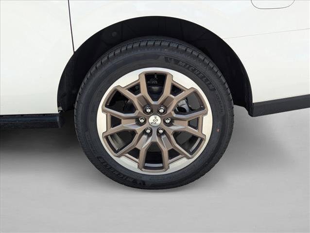 new 2025 Ford Expedition car, priced at $85,917