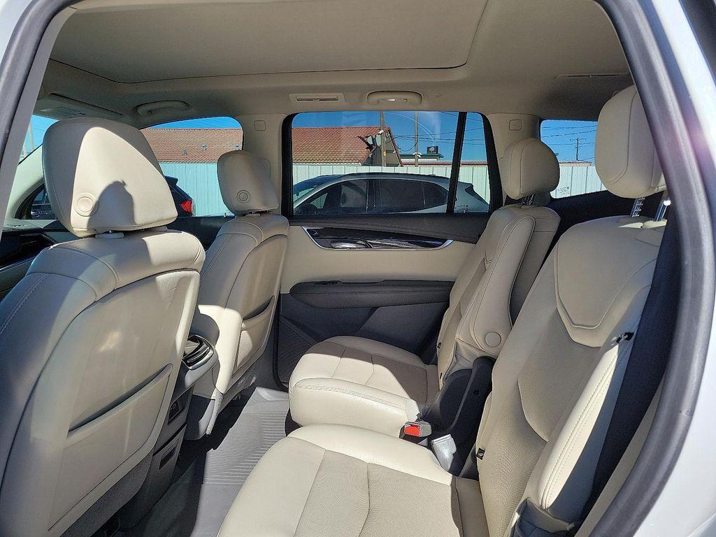 used 2022 Cadillac XT6 car, priced at $34,450