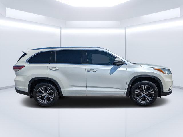 used 2016 Toyota Highlander car, priced at $21,677