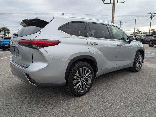 used 2020 Toyota Highlander car, priced at $29,477