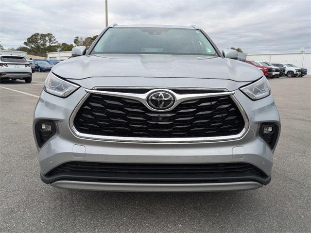 used 2020 Toyota Highlander car, priced at $29,477