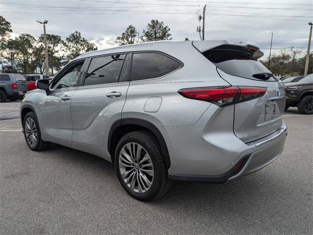 used 2020 Toyota Highlander car, priced at $29,477