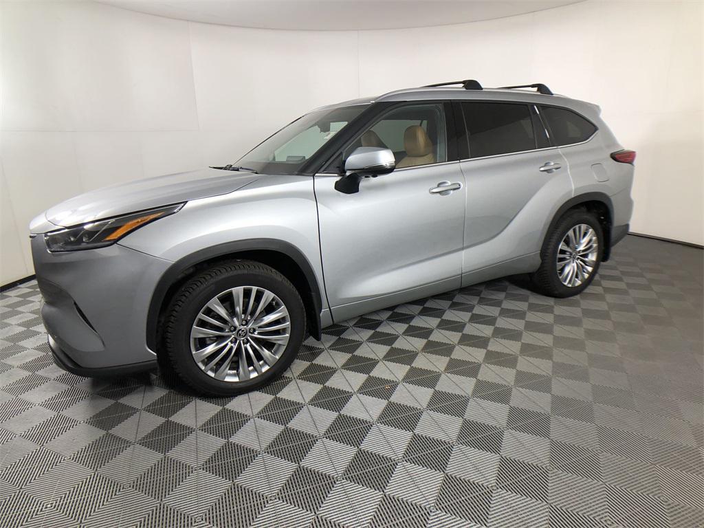 used 2023 Toyota Highlander car, priced at $43,759
