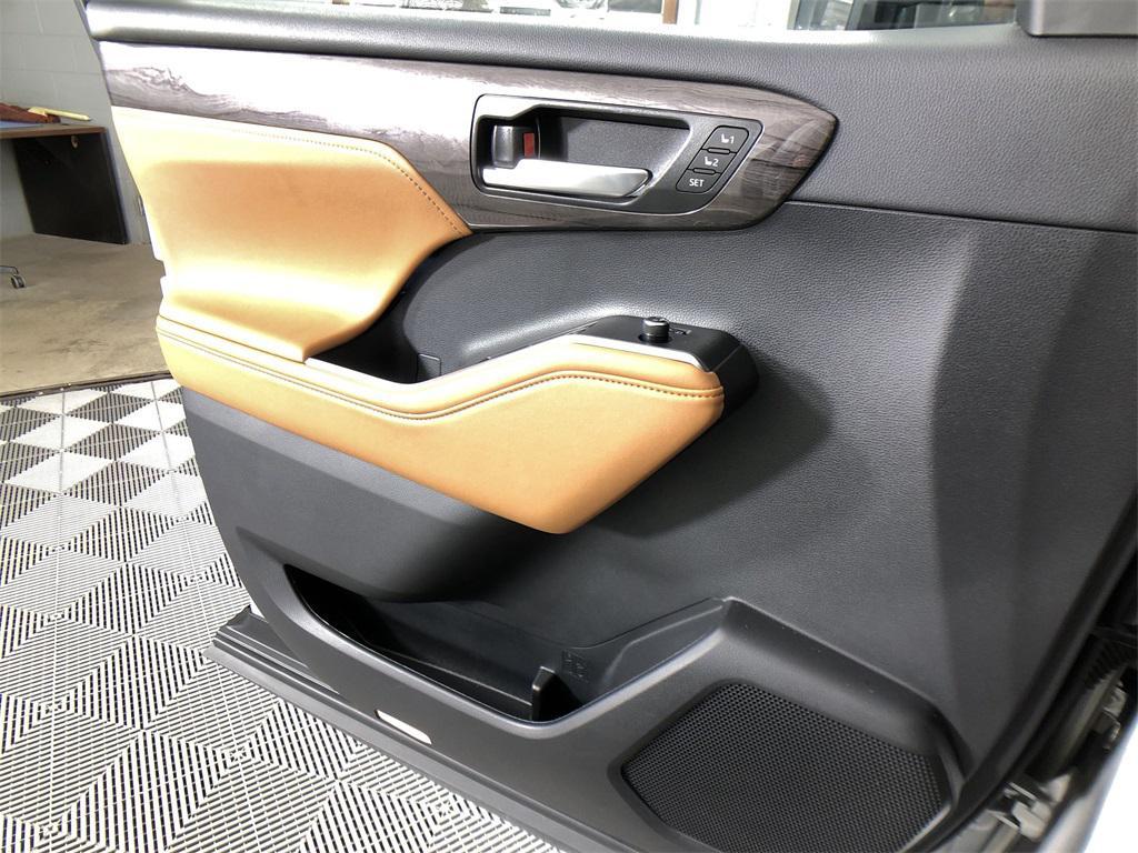 used 2023 Toyota Highlander car, priced at $43,759