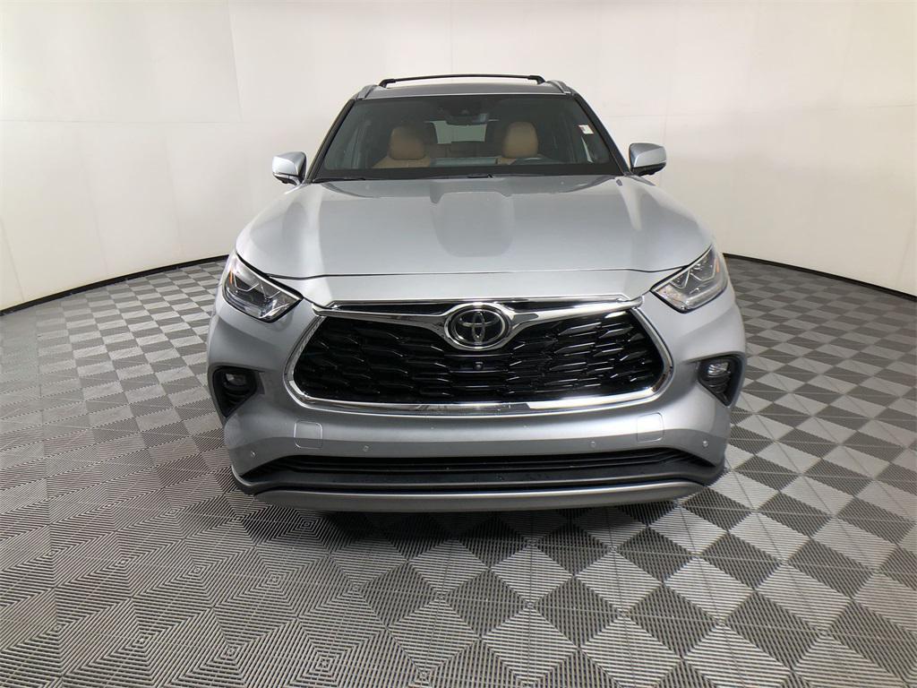 used 2023 Toyota Highlander car, priced at $43,759
