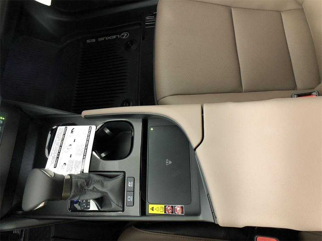 new 2025 Lexus ES 300h car, priced at $51,359