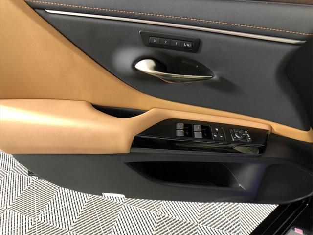 new 2025 Lexus ES 300h car, priced at $50,850