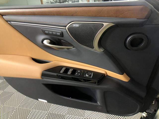 new 2025 Lexus ES 350 car, priced at $55,650