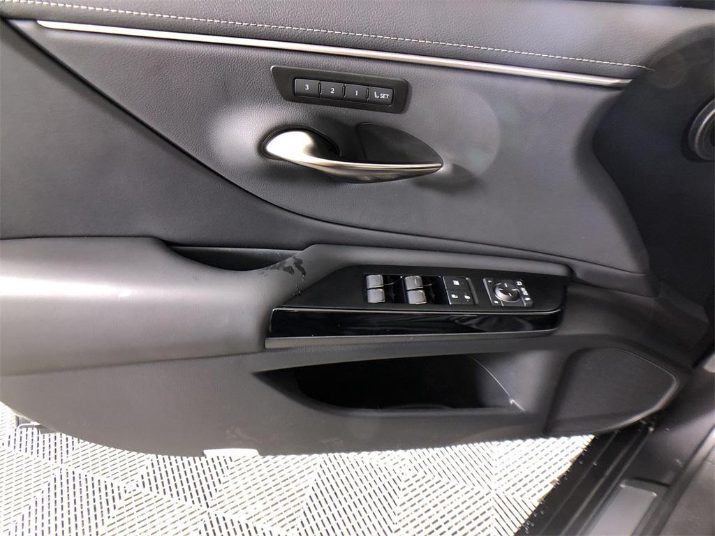 new 2025 Lexus ES 350 car, priced at $50,124
