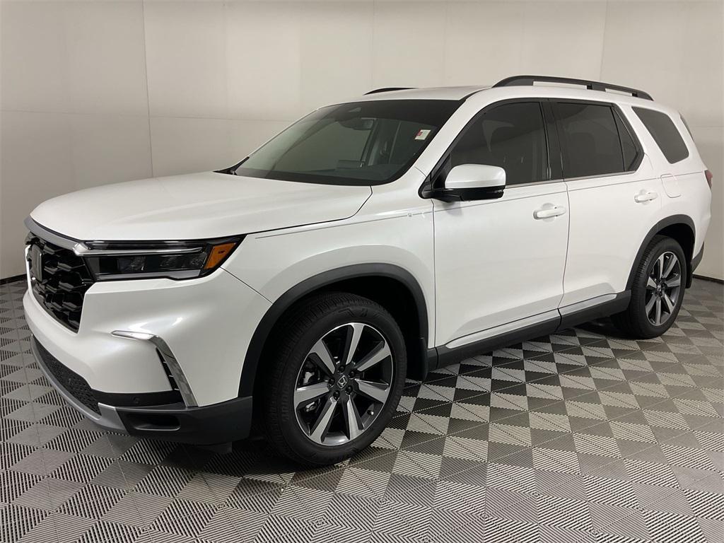 used 2024 Honda Pilot car, priced at $41,417