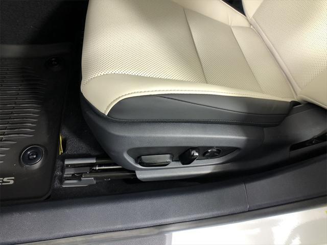 new 2025 Lexus ES 300h car, priced at $51,654