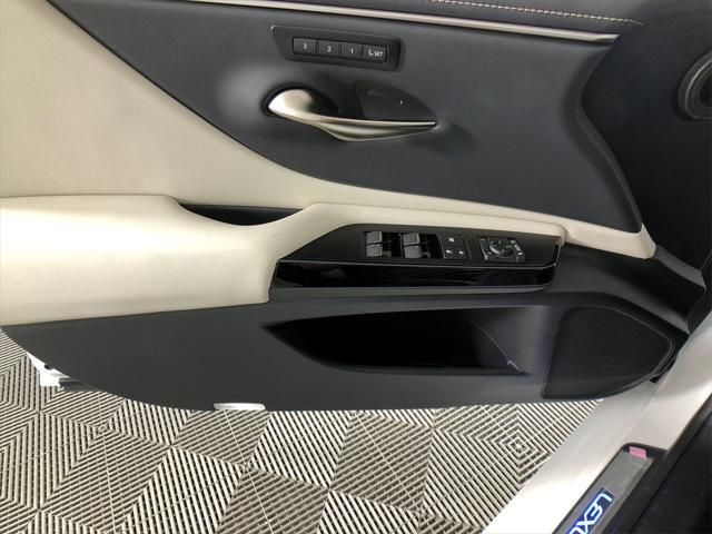 new 2025 Lexus ES 300h car, priced at $51,654