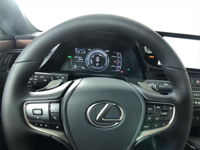 new 2025 Lexus ES 300h car, priced at $51,654