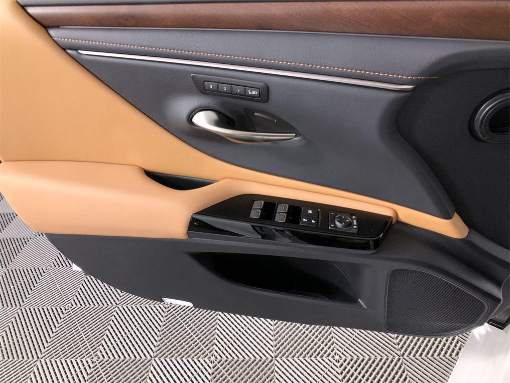used 2024 Lexus ES 350 car, priced at $45,773