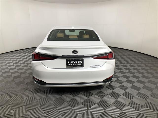 new 2025 Lexus ES 300h car, priced at $51,644