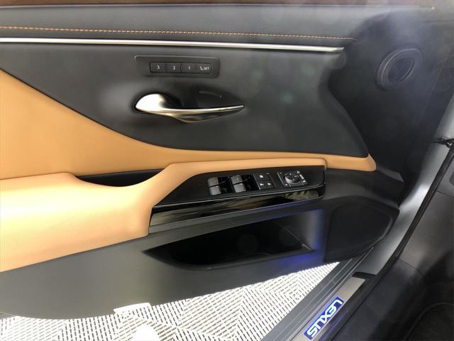 new 2025 Lexus ES 300h car, priced at $51,644