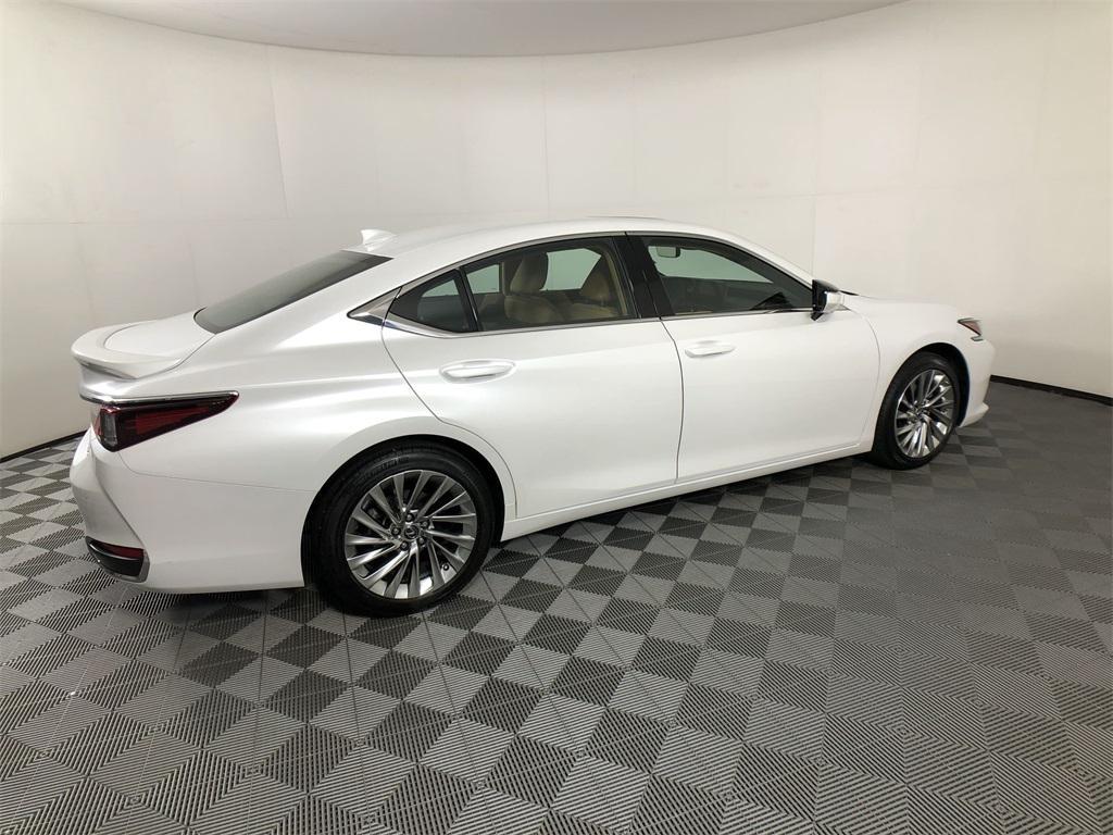 used 2023 Lexus ES 300h car, priced at $46,649