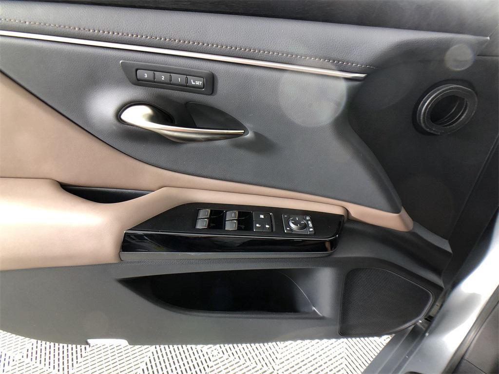 used 2025 Lexus ES 350 car, priced at $43,933