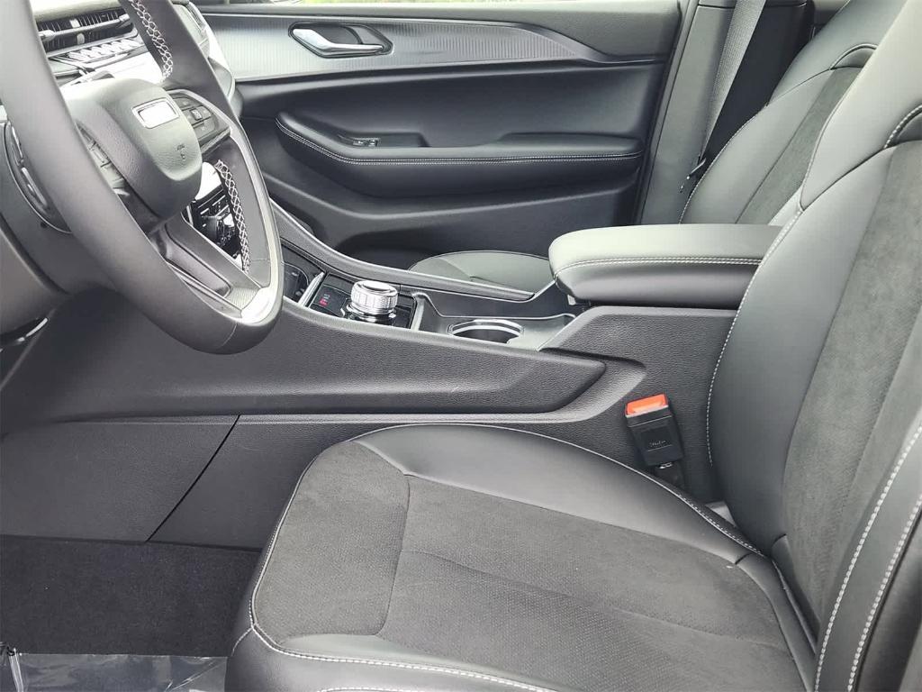 new 2025 Jeep Grand Cherokee car, priced at $40,103