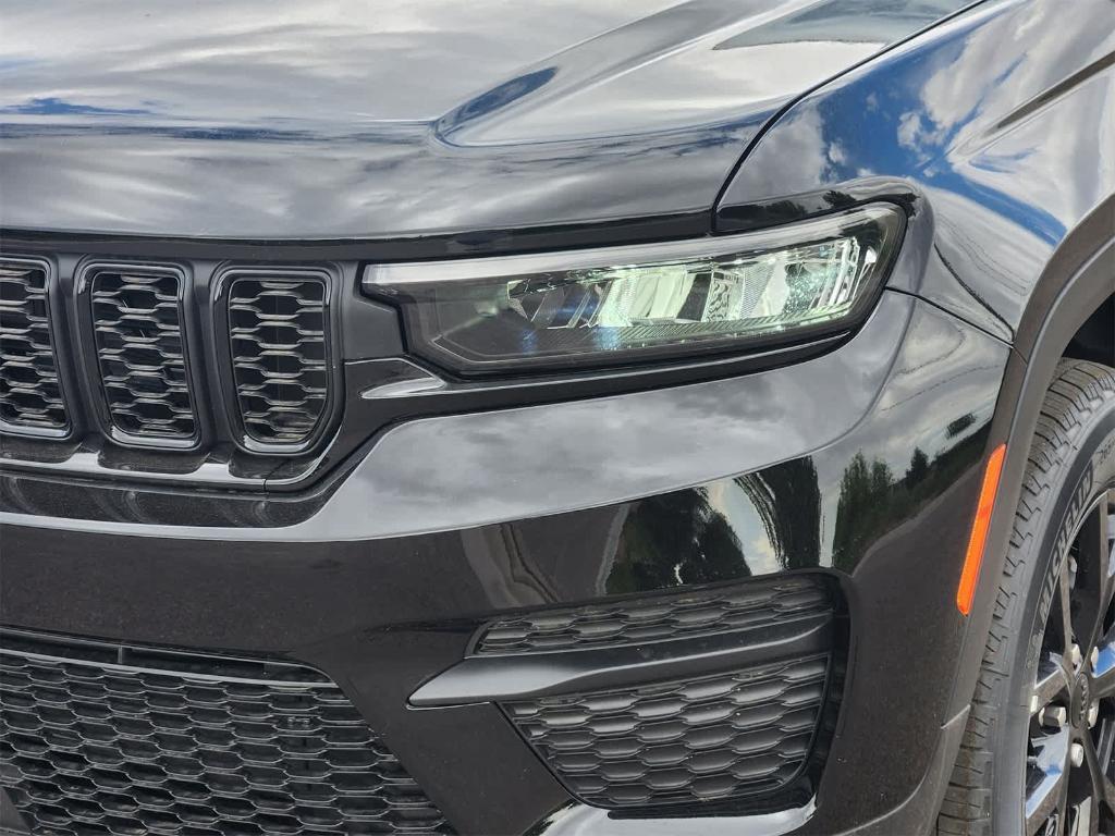 new 2025 Jeep Grand Cherokee car, priced at $40,103