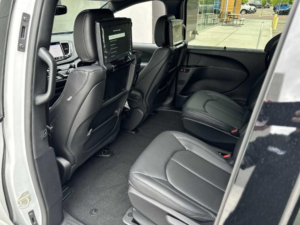 new 2024 Chrysler Pacifica Hybrid car, priced at $54,950