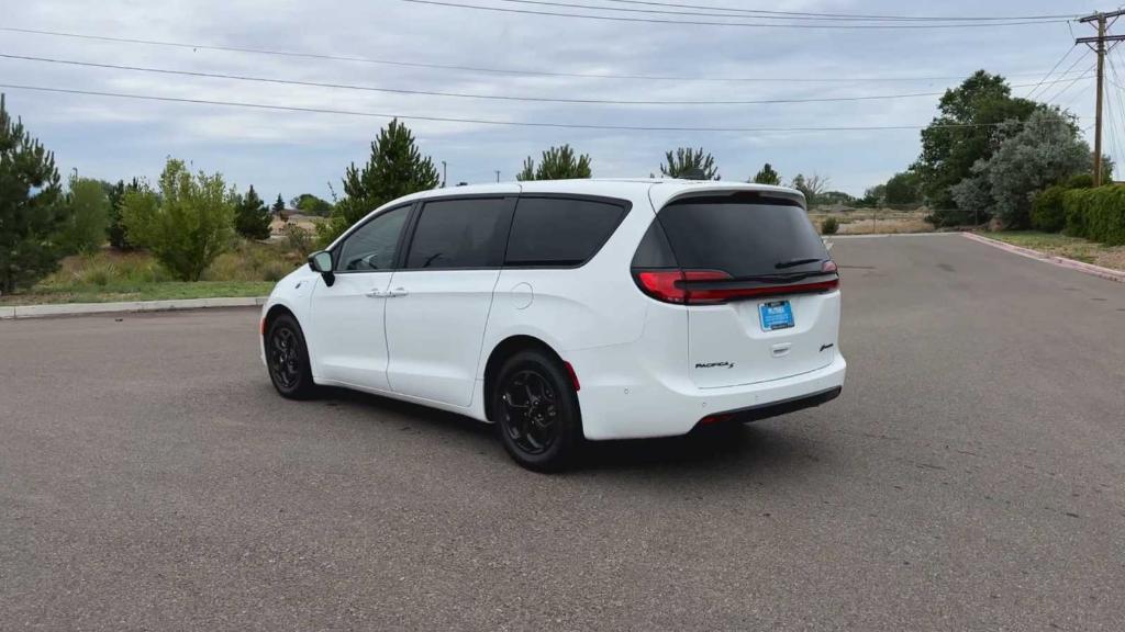 new 2024 Chrysler Pacifica Hybrid car, priced at $54,950