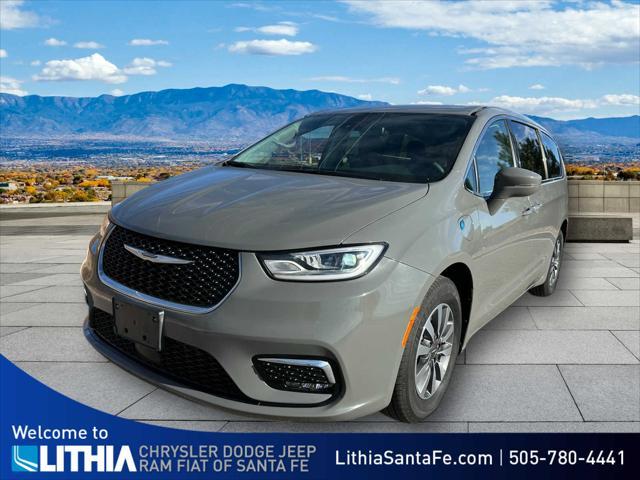 used 2022 Chrysler Pacifica Hybrid car, priced at $25,505