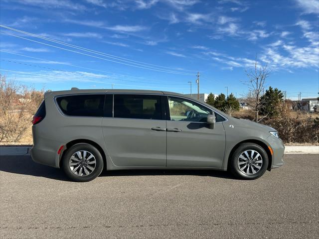 used 2022 Chrysler Pacifica Hybrid car, priced at $25,505