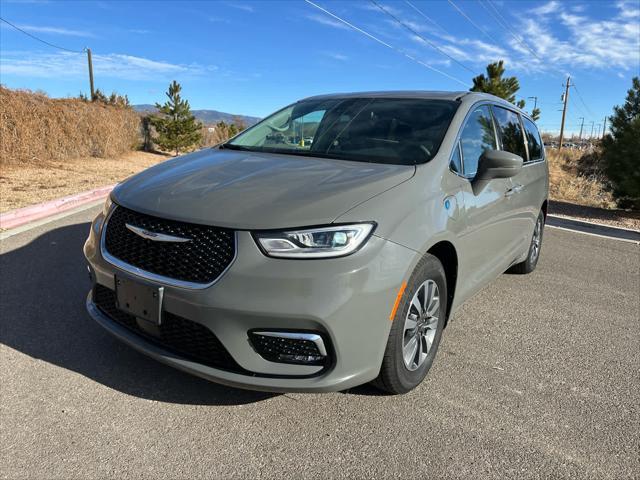 used 2022 Chrysler Pacifica Hybrid car, priced at $25,505