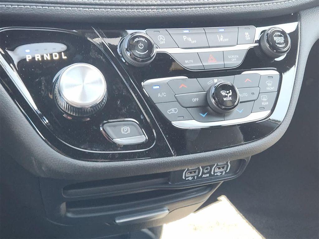 new 2025 Chrysler Pacifica car, priced at $39,731