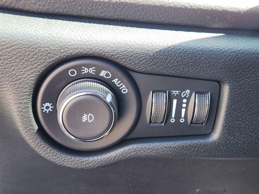 new 2025 Chrysler Pacifica car, priced at $39,731