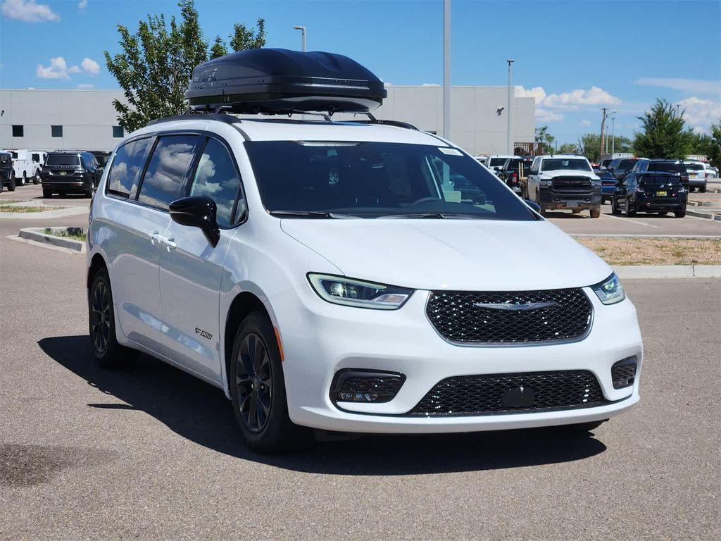new 2025 Chrysler Pacifica car, priced at $39,731