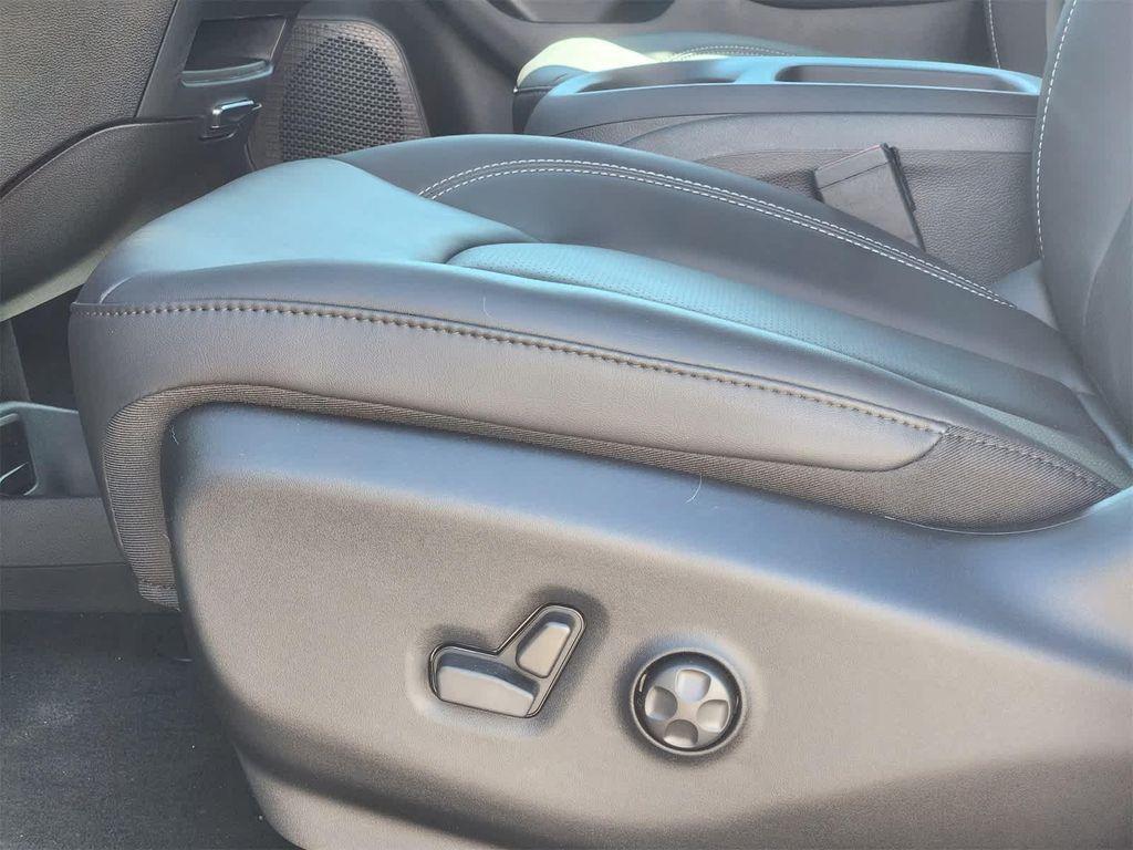 new 2025 Chrysler Pacifica car, priced at $39,731