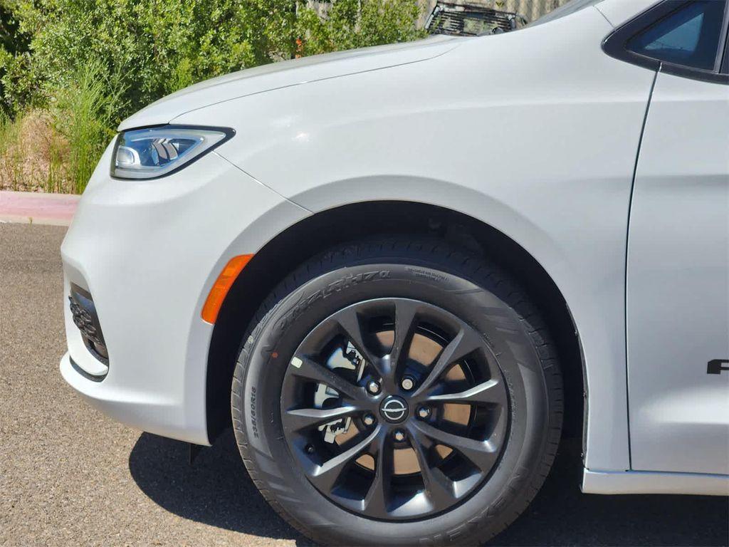 new 2025 Chrysler Pacifica car, priced at $39,731