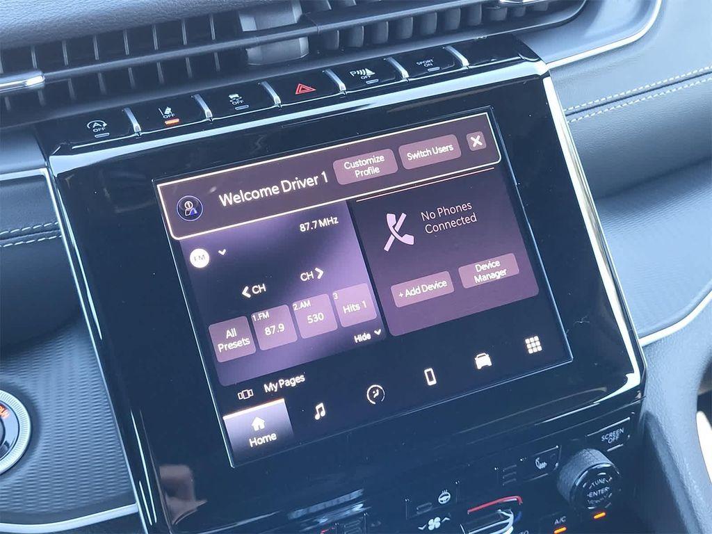 new 2025 Jeep Grand Cherokee car, priced at $37,500