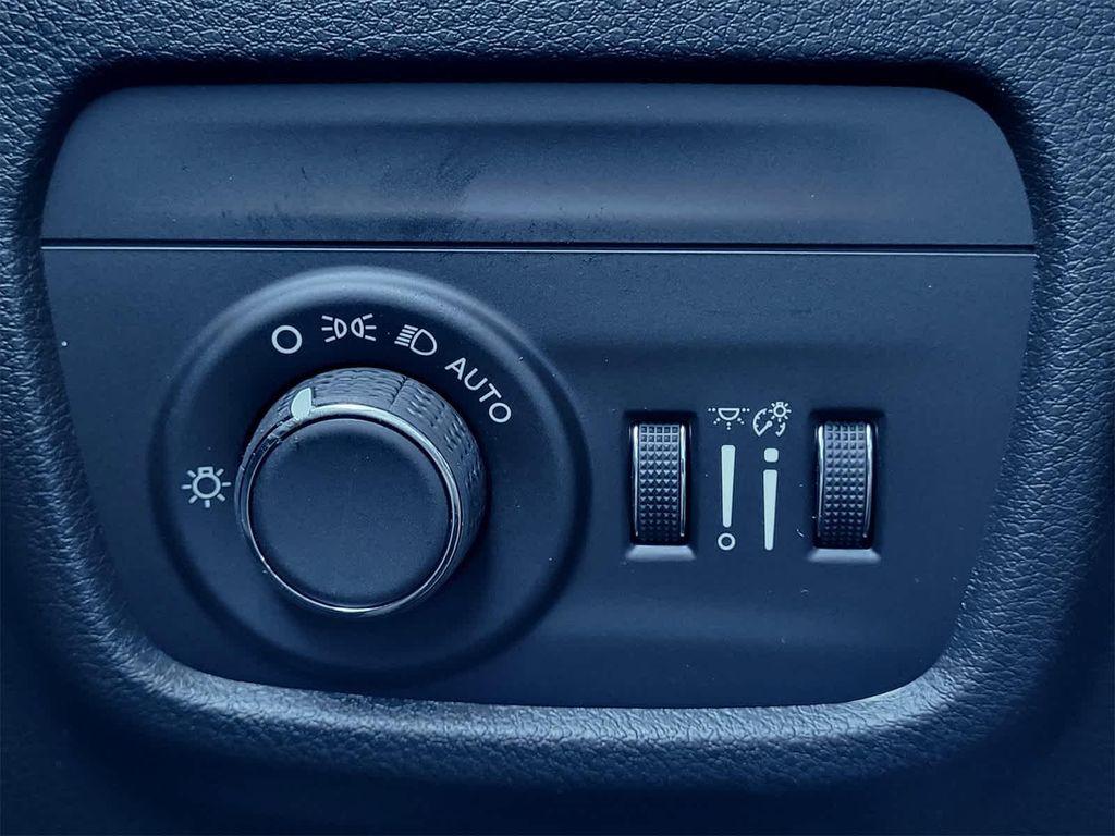 new 2025 Jeep Grand Cherokee car, priced at $37,500